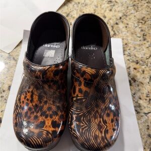 Dansko Women’s Brown Leopard Slippers